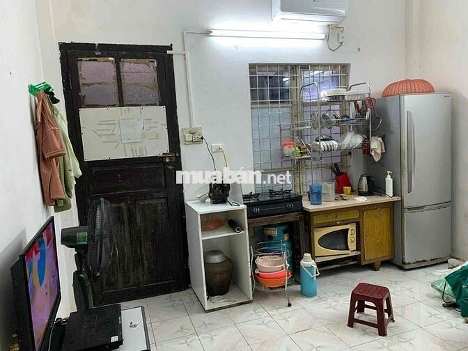 . ĐC : Ngõ Giếng Mứt - phố Bạch Mai gần trung tâm thương mại Chợ Mơ ,