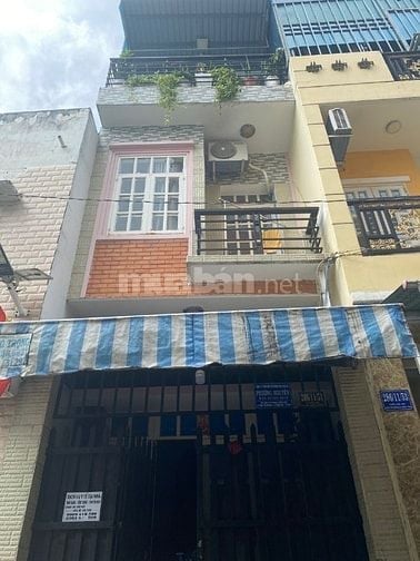 Nhà gia đình đang ở có công việc nên bán gấp