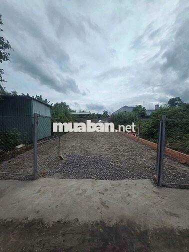 Đất MT cách chợ Phước Thạnh 200m, 5x33 full thổ cư, SHR giá 1,06 tỷ