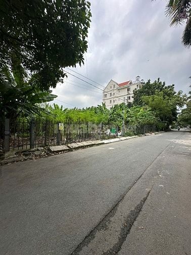 Bán nhà khu 204 Nguyễn Văn Hưởng phường Thảo Điền quận 2 (10x24m)
