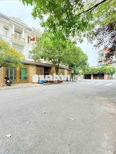 Nhà thuê 1 Trệt 2 Lầu gần siêu thị Go Đông hoà .Dĩ An