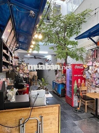 Sang nhượng cửa hàng trà sữa và mì trộn gần trường học
