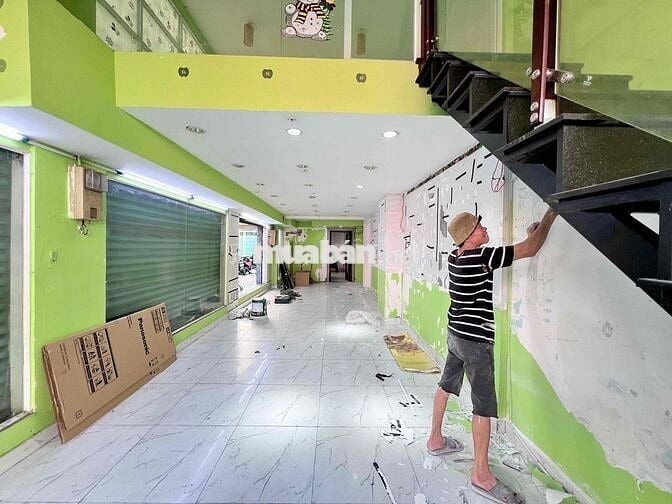CĂN GÓC 2MT đường CMT8- sẵn 2 phòng ở lại