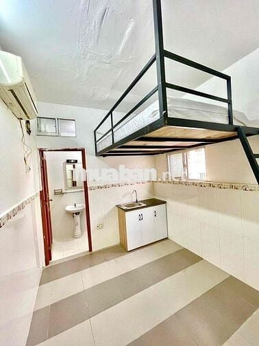Cho thuê gấp căn hộ giá rẻ hiếm hoi nhà vệ sinh riêng bếp riêng không