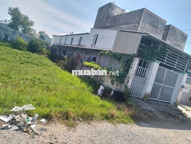 Đất thổ có 5phòng trọ căn nhà cấp 4 mặt tiền giá 1tỷ 9.thanh phú blức