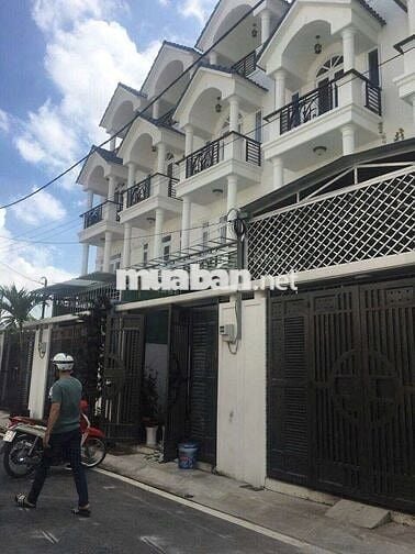Nhà sổ hồng riêng đường trước nhà 8 m