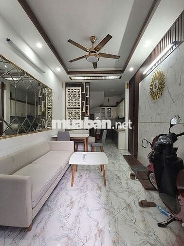 Cho thuê nhà mới 5 tầng phố Nguyễn Chính