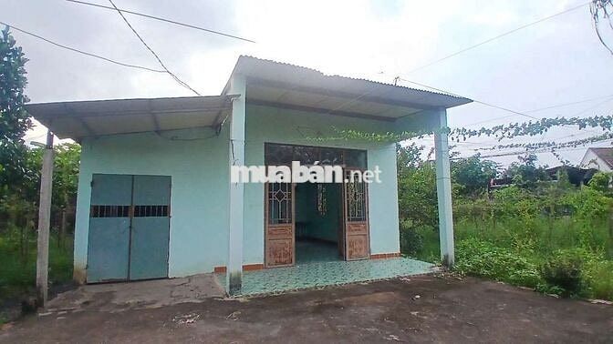 Em có căn nhà cần cho thuê, có sân vườn (có thương lượng)