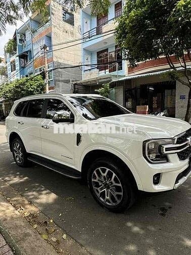Ford Everest 2024 Titanium+ 2.0 AT 4x4 - 20000 km