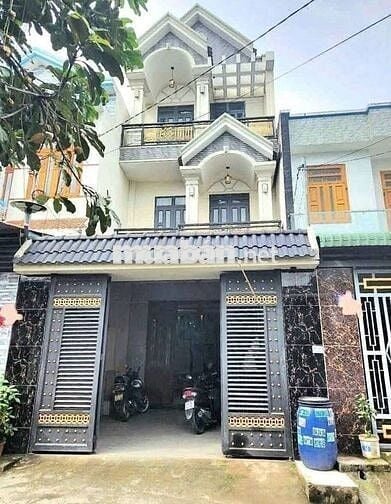 Cho thuê nhà 2 lầu sân oto gần trung tâm y tế dĩ an