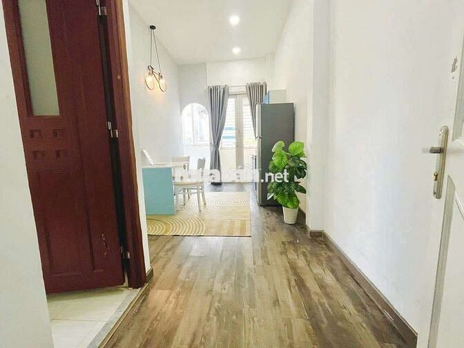 Căn hộ 2 phòng ngủ, Full NT, ngay cầu Nguyễn Văn Cừ