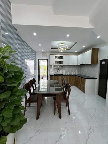 Kẹt tiền bán nhà tại Đặng Thùy Trâm, Phường 13, Bình Thạnh.
