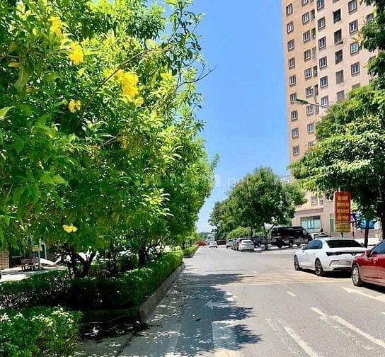 Bán nhà TĐC Giang Biên 5 tầng vỉa hè kinh doanh dt 60m2 mt 5m