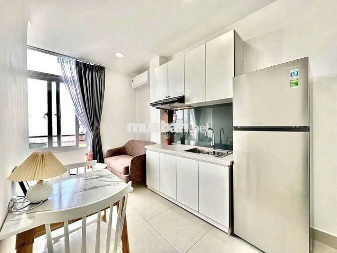 Cho thuê CHDV tách bếp, 1PN cửa sổ siêu rộng tại Công viên làng hoa