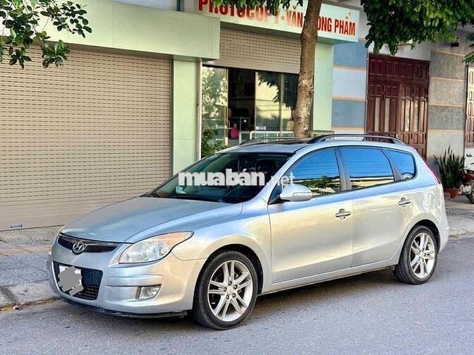 Hyundai I30 CW cao cấp nhất.