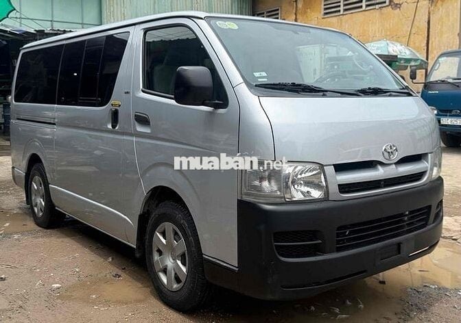 Toyota Hiace nóc thấp nhập Nhật, 16 chỗ máy xăng