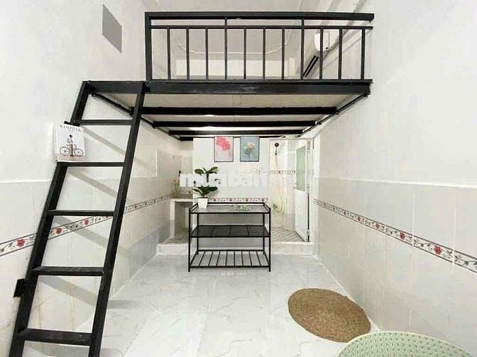 Trống sẵn phòng có gác sẵn máy lạnh - nhà than máy gần chợ