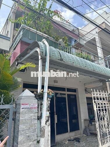 Bán nhà trệt lầu gỗ sân thượng trung tâm Long Xuyên giá 1,4 tỷ