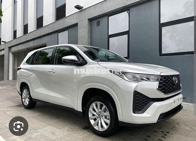 Toyota Innova Cross 2024  - 8000 km