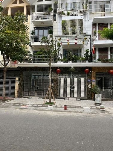 cho thuê nhà 3,5 tầng biệt thự vạn phúc hà đông dt165m2,mt10m,giá rẻ