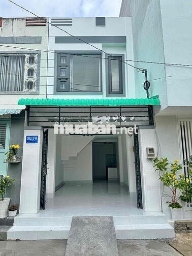 Nhà bè . Nhà đẹp lung linh . Giá tốt . Đường 6m .