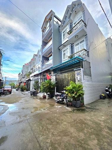 Nhà bán sổ hồng 2 lầu hẻm xe hơi. Gần Phú Mỹ Hưng quận 7