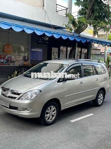 Toyota Innova 2006 G - 1212 km