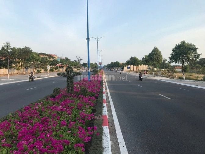 Bán miếng đất ở Huyện Đất Đỏ, Vũng Tàu, Mặt tiền đường Võ Thị Sáu 