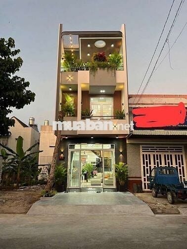 Nhà đường xe tăng. Nhà mới sây.bnas nhà tặng nội thất