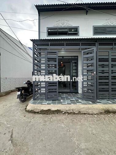 BÁN NHÀ KẾ CẦU LỚN HÓC MÔN 650TR ĐƯỜNG OTO 2 PHÒNG NGỦ 4 NGƯỜI Ở THOAI