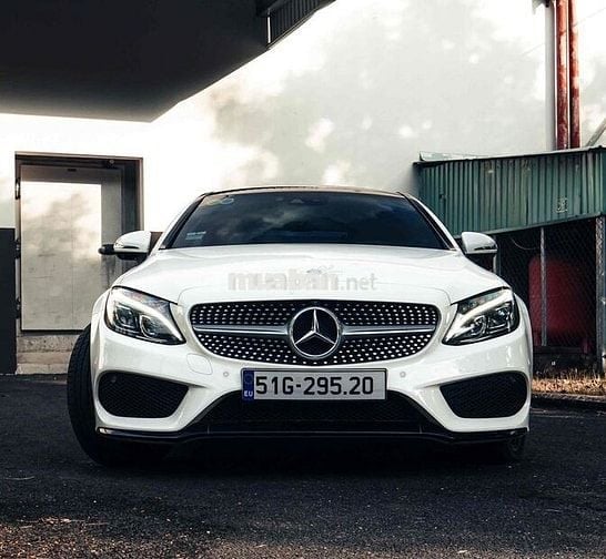 Mercedes Benz C Class 2017 C300 Coupe - 32000 km