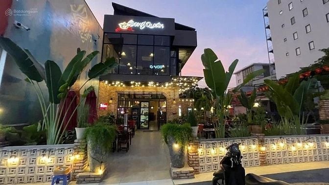 CHO THUÊ GÓC 2 MẶT TIỀN 10x30m ĐẸP TRẦN NÃO Q.2 GIÁ CHỈ 200 TRIỆU.