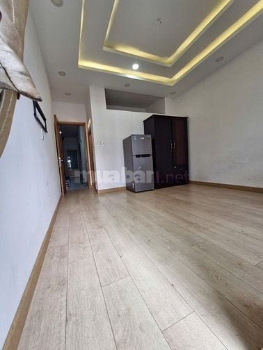 CHO THUÊ PHÒNG GẦN SÂN BAY CÓ BAN CÔNG NHỎ