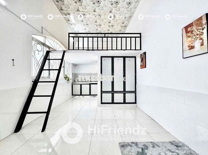 PHÒNG có GÁC CAO và CỬA SỔ TRỜI trống sẵn có THANG MÁY - MÁY GIẶT