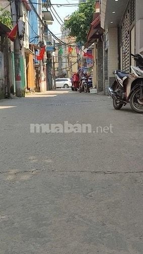 Bán đất tặng nhà cấp 4 60m lô góc ô tô vào nhà 