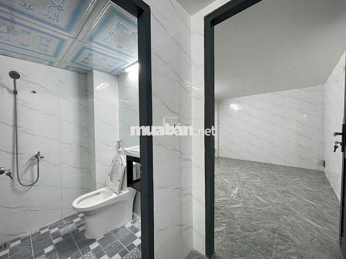 CHO THUÊ NHÀ NGUYÊN CĂN MỚI KENG 3PN 2WC NGAY SÁT BÊN QUẬN 1
