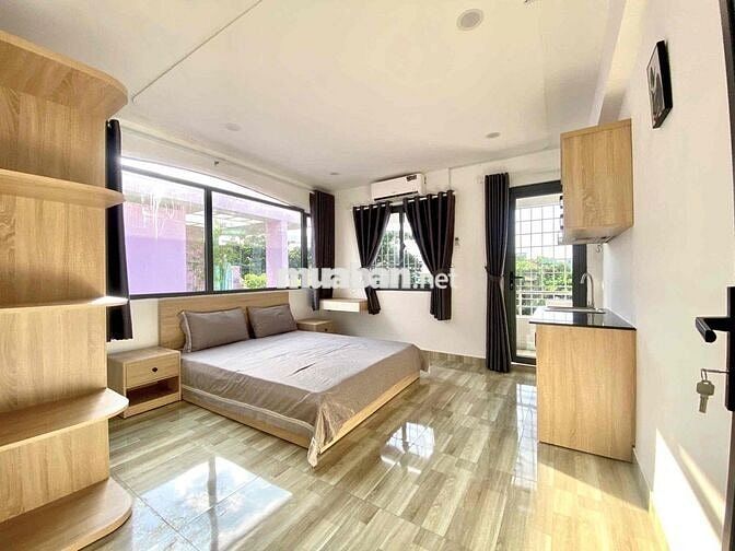 Phòng Ban Công view thoáng, Full Nội Thất 40m2 ngay Phăn Văn Trị