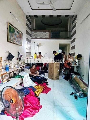 Nhà chính chủ cần tiền bán gấp dt 4 x25 có lửng giá chỉ 2 ty 1