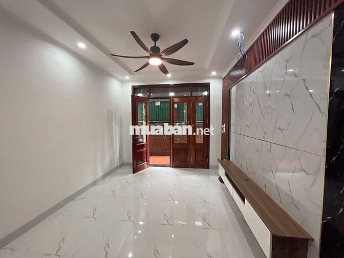 Ô tô đỗ cửa. 3 bước ra chợ,trường học. Sát cạnh các trục đường lớn