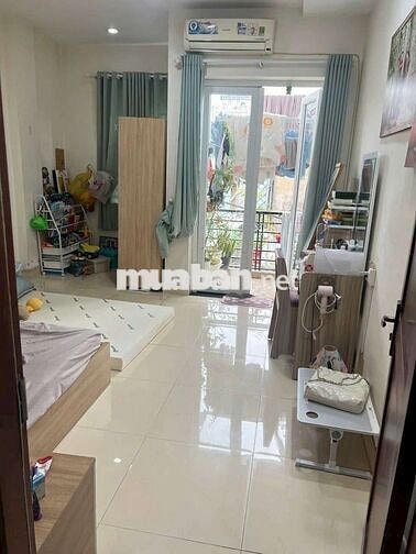 Nhà mới sẵn 1sô nội thất dht17 thông ra ql1a, 4p .sân thương.