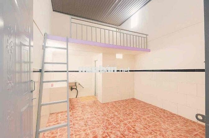 NGAY NGUYỄN TRI PHƯƠNG, SÁT ĐƯỜNG SỐ 5 LINH XUÂN