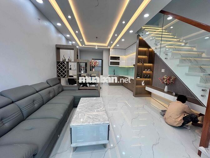 BÁN CĂN NHÀ 1 TRỆT 1 LẦU NGAY HUỲNH TẤN PHÁT