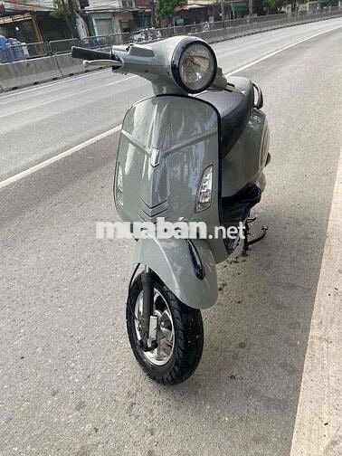 Vespa 50 đời cao êm đẹp như hình
