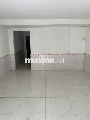 Cho thuê nhà 3 lầu gồm 3pn và 2 tollet! Q. Bình Tân sát Tân Phú