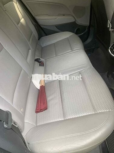 Cần bán xe huynhdai elantra 2017  at
