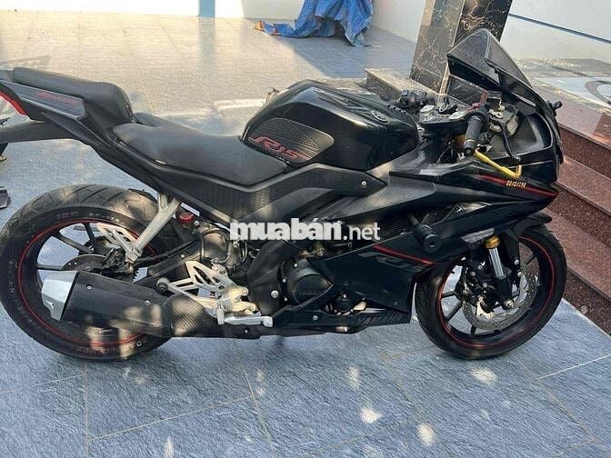 R15V3 đen đỏ