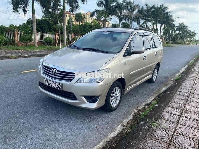 Toyota Innova 2013 2.0E - 150000 km