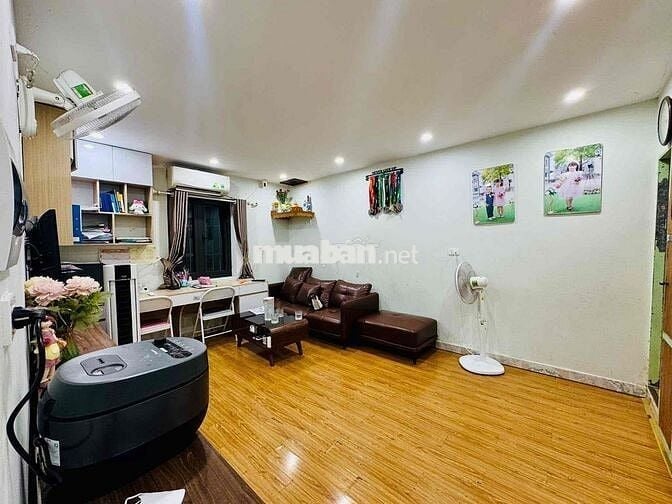 Bán nhà tập thể phố Tân Mai lô góc 2 thoáng sổ to ở ngay 80mT2 giá 3.7