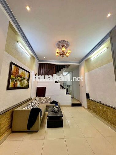 Nhà phố 3 tầng, full nội thất ở Gò Vấp, giá 16 triệu/tháng.