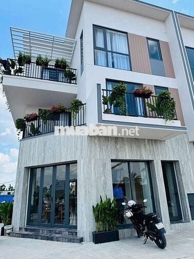 Nhà TP mới Bình Dương Full nội thất đường ô tô